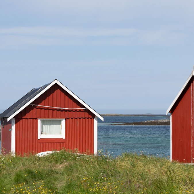 View of typical houses and fjord, Northern Norway | © Katherine-Soergaard_nordnorge.com