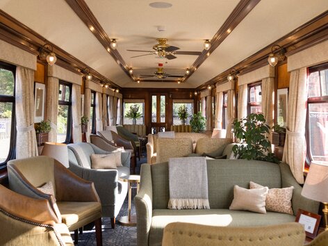 Lounge and observation car | © Belmond