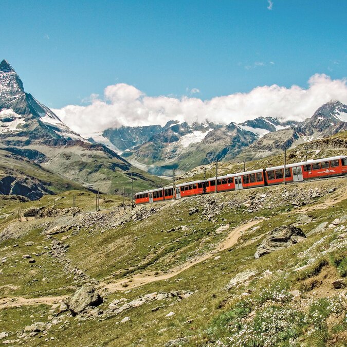 Gornergrat Railway with Matterhorn | © Matterhorn Gotthard Bahn/swiss-image.ch/Toni Mohr