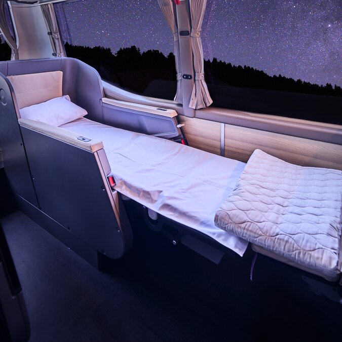 Sleeping seat in the Twiliner | © Twiliner | Remo Vettori 