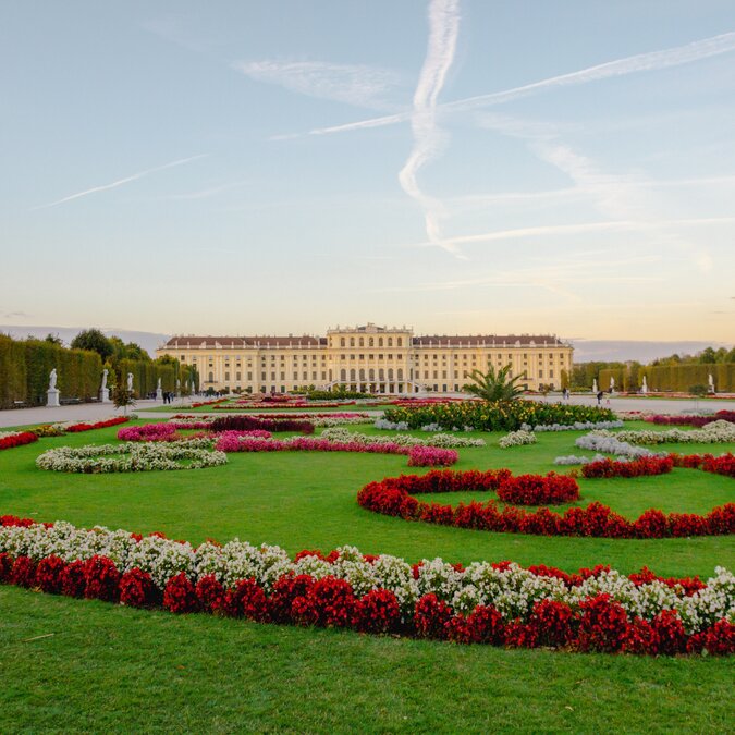 Schönbrunn Palace and Gardens | © shutterstock_2681361591