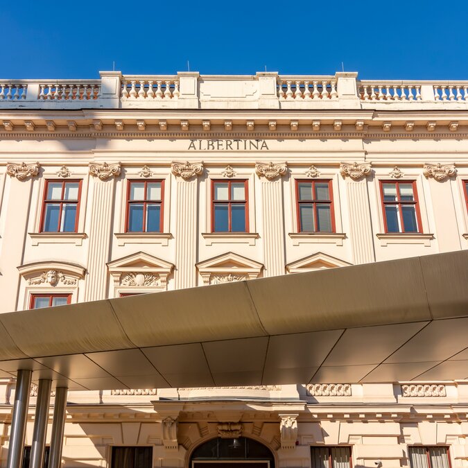 Albertina Museum in Vienna, Austria | © shutterstock_2182010209