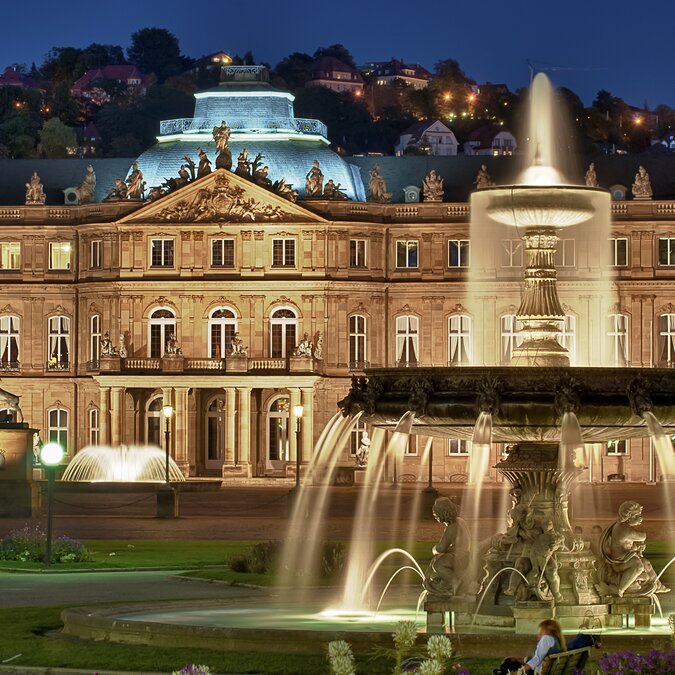 Fountain at the New Palace in Stuttgart at night | © Shutterstock 94508422