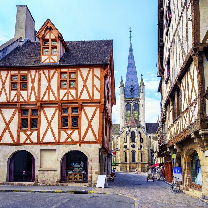 Tour de l'église Notre-Dame de Dijon | © Shutterstock 387775132