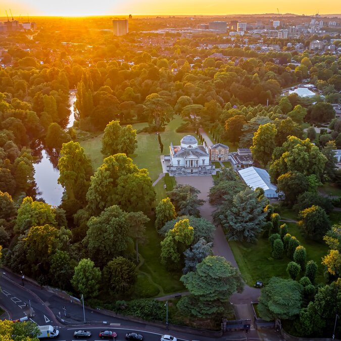 View of aerial photographs of Chiswick House in Chiswick, a green, affluent neighborhood of London with a village feel, United Kingdom | © Shutterstock 2472922521
