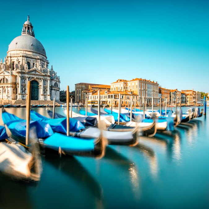 Cityscape of Venice on the Basilica of Santa Maria della Salute with gondolas on the Grand Canal in Venice. | © Shutterstock 473784661