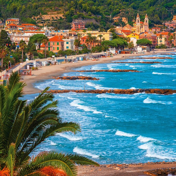 Sand beach in historical Laigueglia | © Shutterstock 1208668840