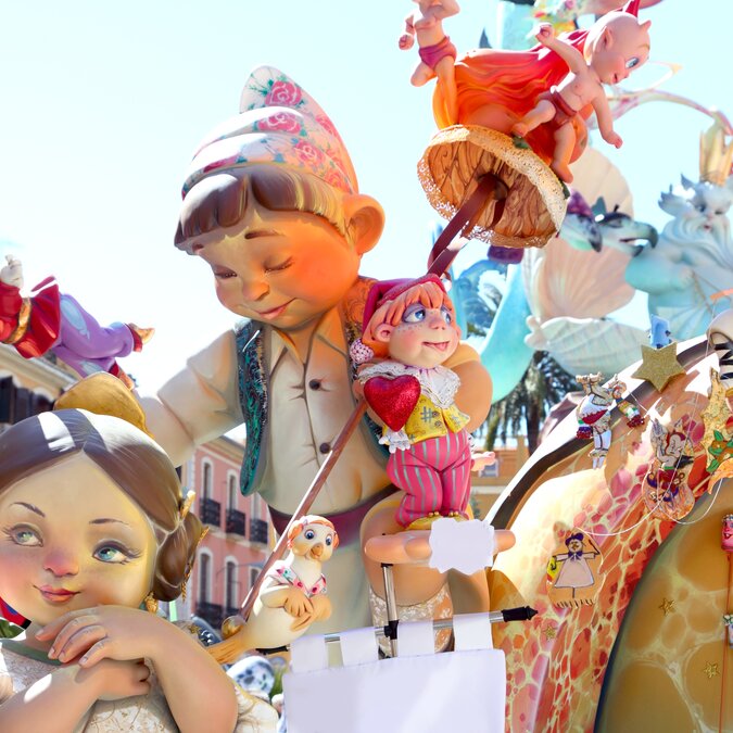 Ninots at the Fallas in Valencia | © shutterstock_76697395