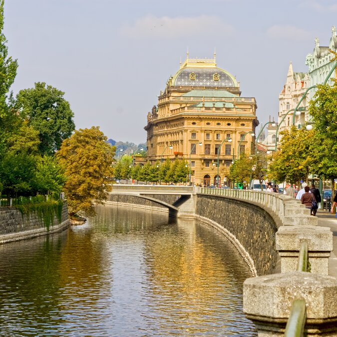 Vltava river arm and National Theatre in Prague | © Shutterstock 74874559